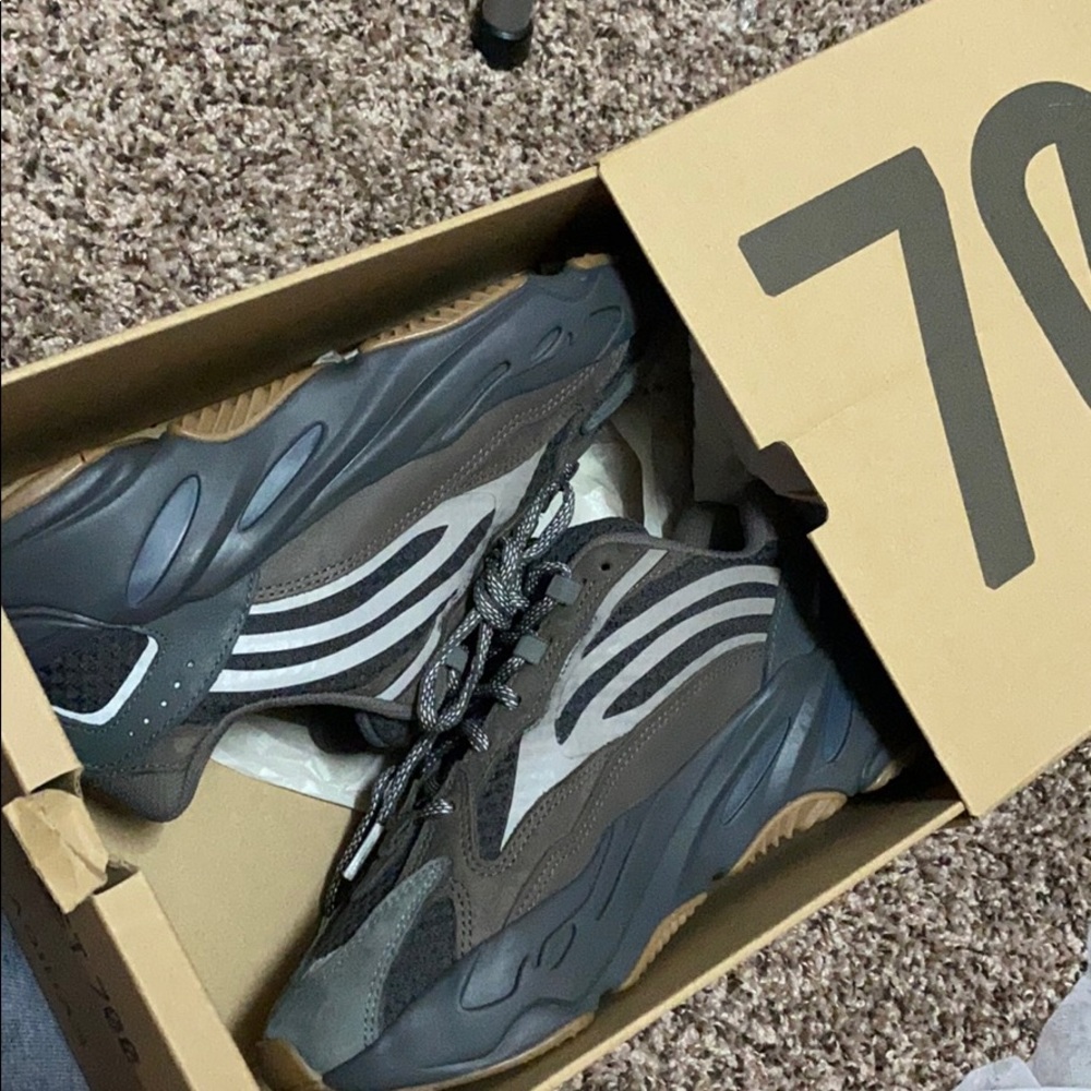 Authentic Yeezy Boosts 700 Geode Size 6 Men/7.5W